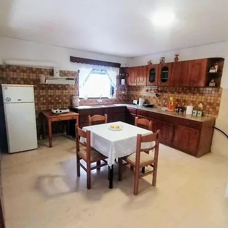 5pax Big Ground Floor Apartment Kyparissia